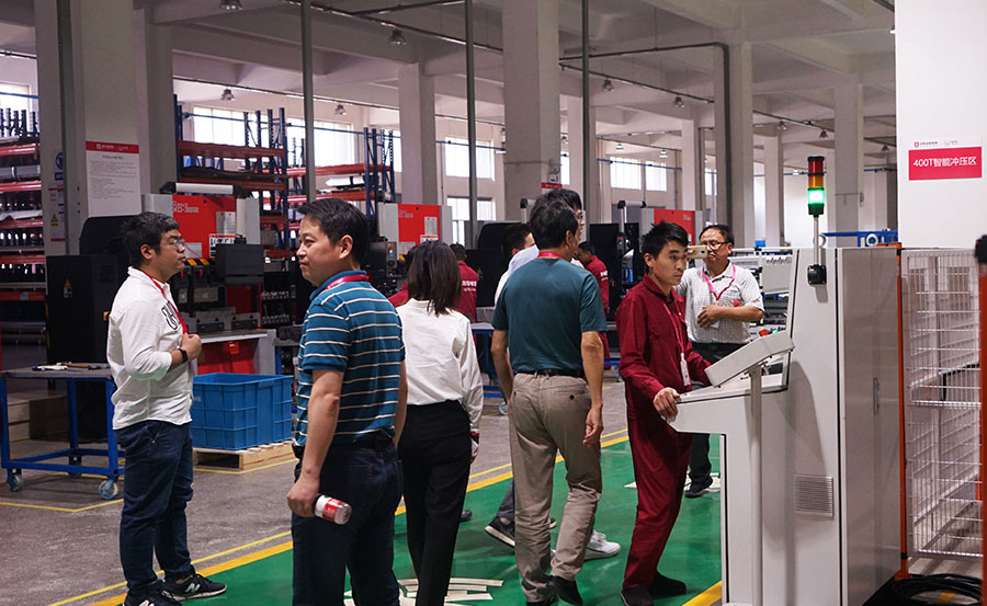 阿里巴巴集團廚房大家電負責人子謖一行到訪佳歌集團 &nbsp;參觀智慧工廠