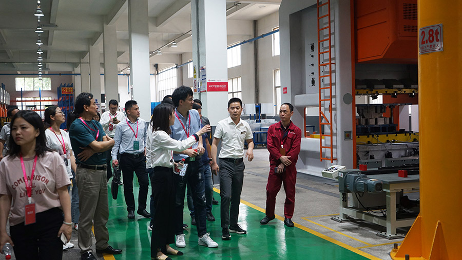 阿里巴巴集團廚房大家電負責人子謖一行到訪佳歌集團 &nbsp;參觀智慧工廠