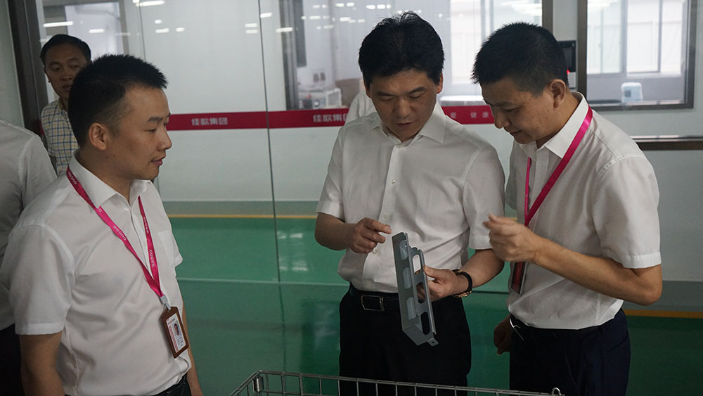 【頭條】嵊州市市長(zhǎng)嚴(yán)鋼蒞臨佳歌集成灶視察和指導(dǎo) 【頭條】嵊州市市長(zhǎng)嚴(yán)鋼蒞臨佳歌集成灶視察和指導(dǎo)