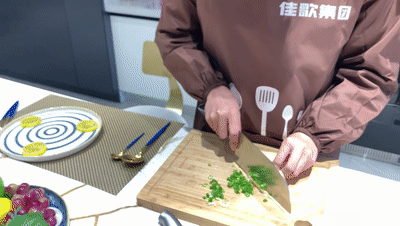 【佳歌廚房】全家都愛吃的可樂雞翅，你學(xué)會(huì)了嗎？