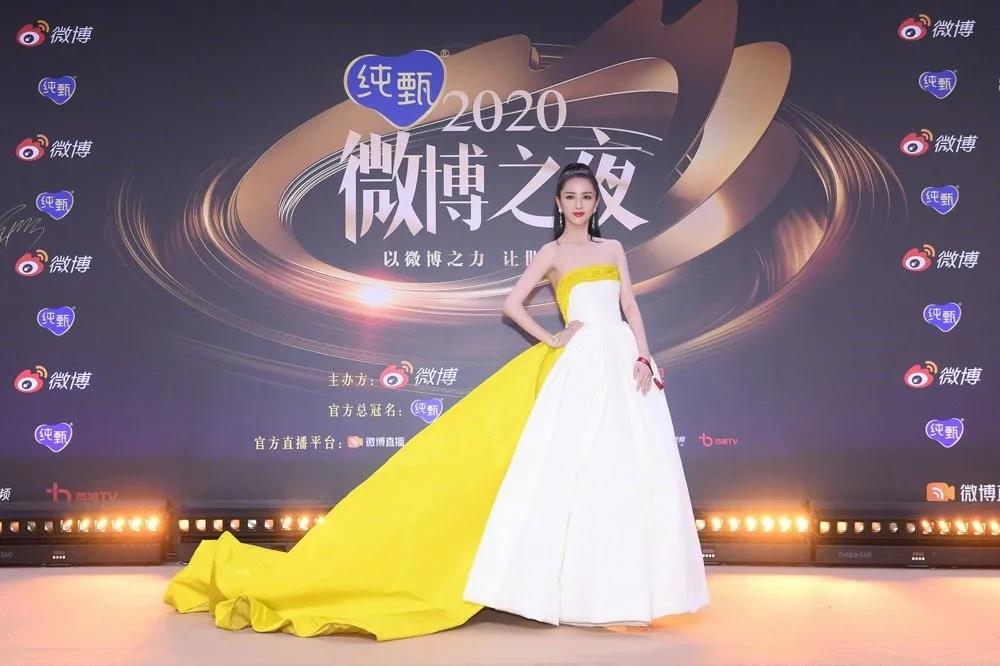 佳歌品牌代言人佟麗婭榮獲“微博年度之星”！