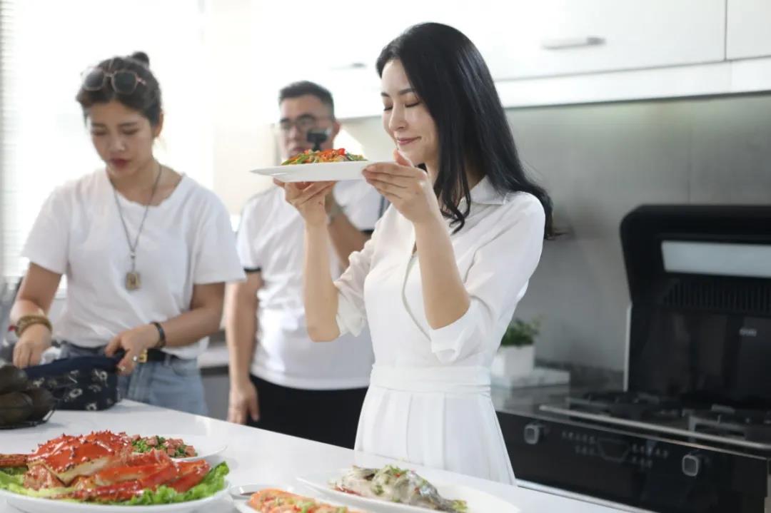 楊媽媽實力出圈，你認出她了嗎？