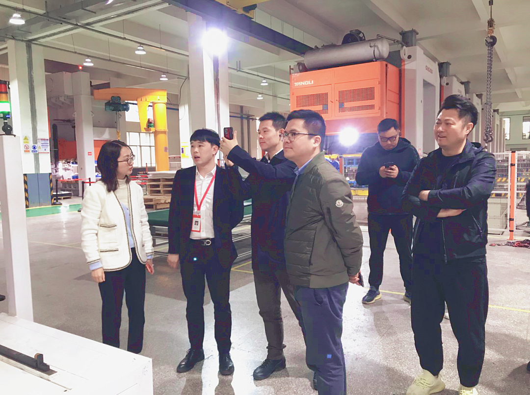 紹興市留學(xué)生聯(lián)誼會(huì)一行蒞臨佳歌集成灶參觀指導(dǎo)！