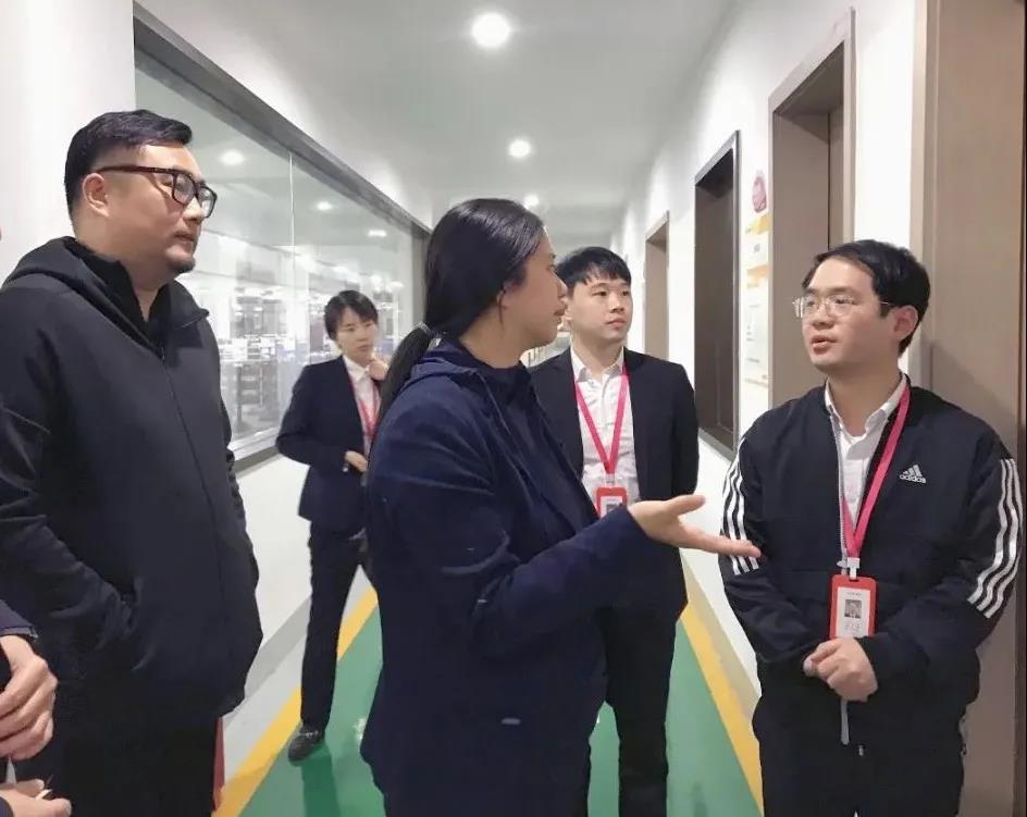 紹興市留學(xué)生聯(lián)誼會(huì)一行蒞臨佳歌集成灶參觀指導(dǎo)！