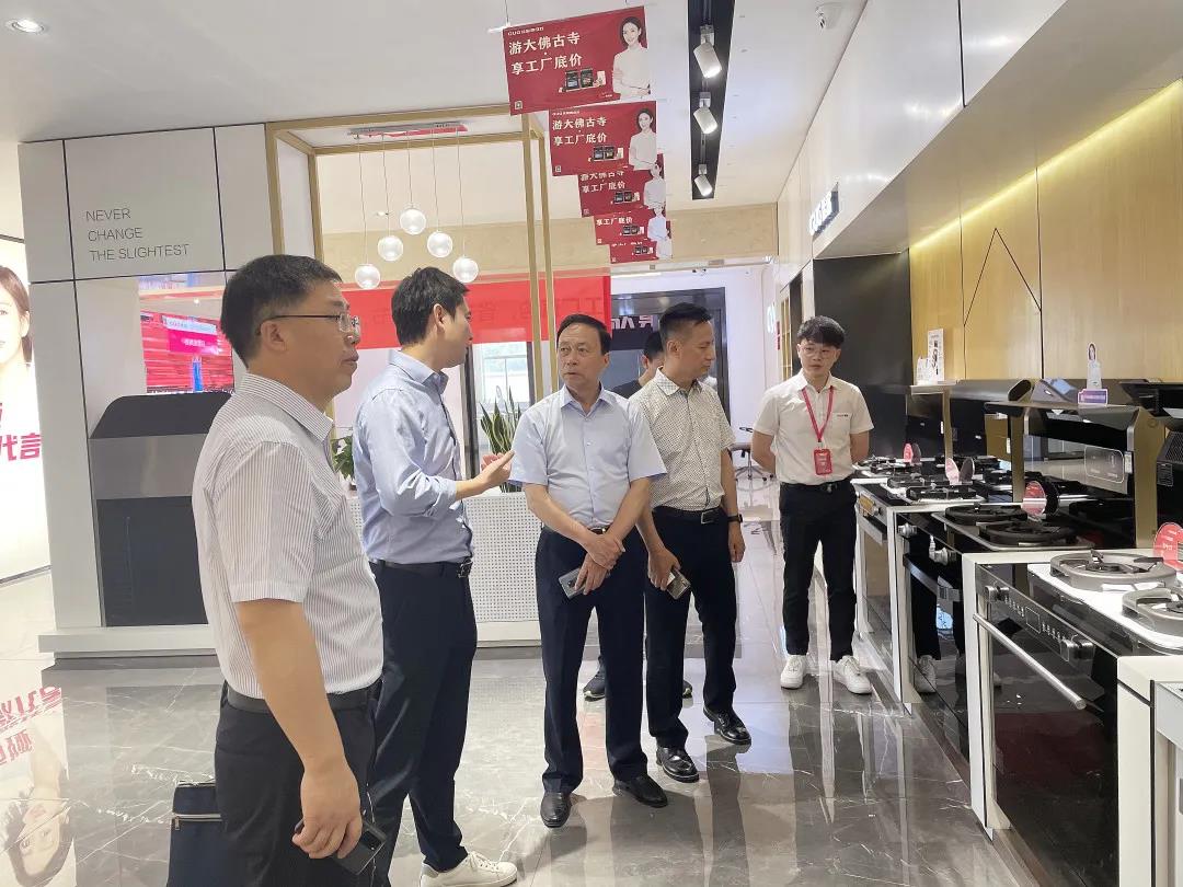 中國五金制品協(xié)會副理事長孟凡波一行蒞臨佳歌集團參觀指導！