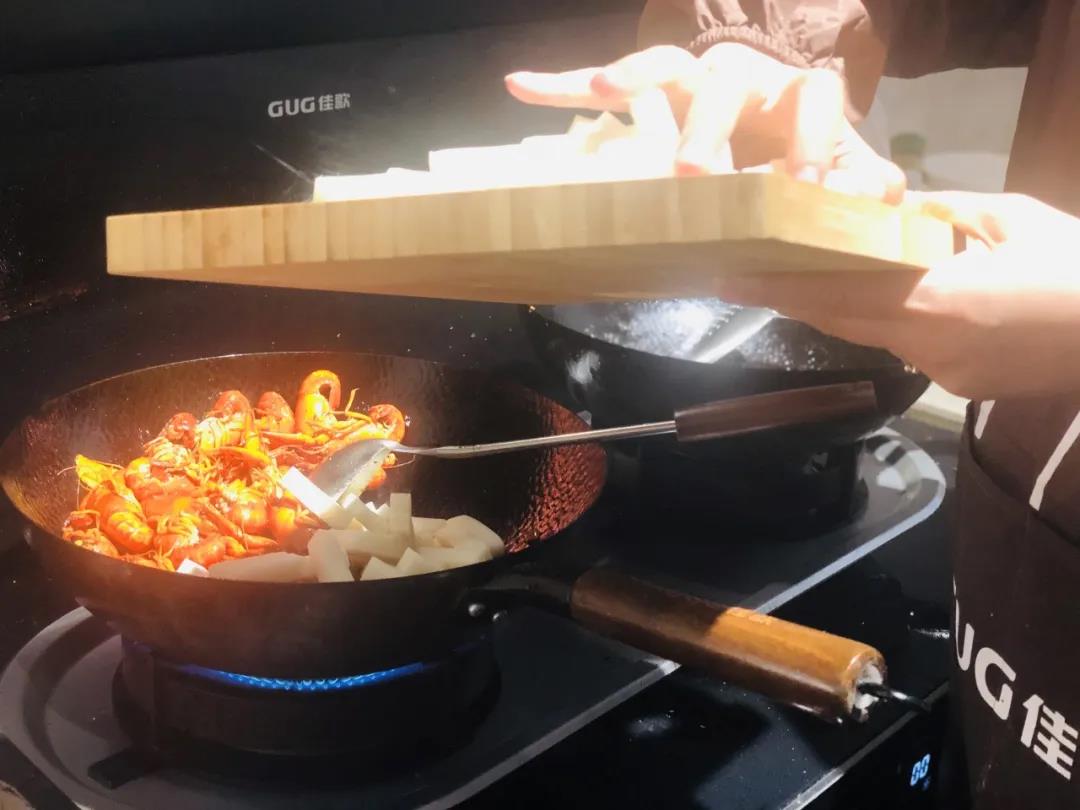 有佳歌，暢快看球美食不斷！