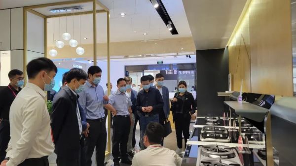 紹興市人大常委會(huì)黨組副書記邵全卯一行蒞臨佳歌參觀考察！