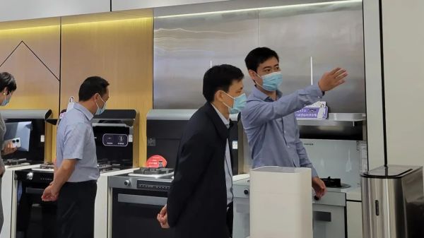 紹興市人大常委會(huì)黨組副書記邵全卯一行蒞臨佳歌參觀考察！