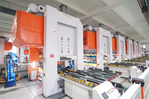 佳歌電器袁海濱參加我市第十七屆人民代表大會二次會議